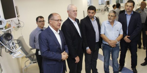 Governador Geraldo Alckmin visita Bauru. 26/02/2018
O governador também entregou a reforma da Maternidade Santa Isabel.
Geraldo Alckmin, Fabiano de Freitas, Antônio Rugolo Júnior, Eduardo Adriano Ribeiro, Pedro Tobias e Adilson Zamarin