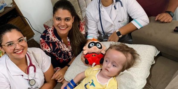 Voluntariado em prol de Heitor: Kassielli Jamilli Gattini, enfermeira, Rayssa Feitosa, fisioterapeuta, Mariane Andrade, psicóloga, e Daniel Fazzio, socorrista / Foto: Arquivo Pessoal/Divulgação