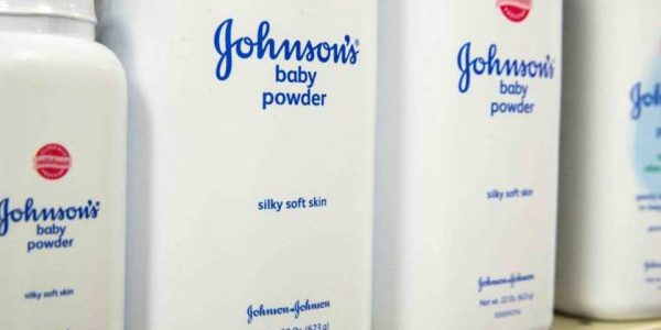 Johnson & Johnson: empresa enfrenta quase 20.000 processos por causa do produto (Lucas Jackson/Reuters)