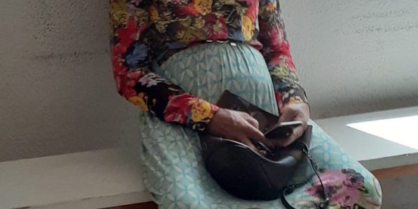 Mecânico estava maquiado e usava saia longa para tentar se passar pela mãe em prova do Detran — Foto: Divulgação/PM