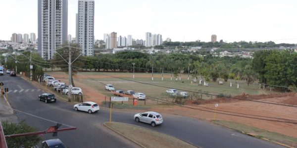 Trecho da avenida Affonso José Aiello, na altura do Villaggio 1, que começará a ser duplicado ainda no mês de outubro / Foto: Tainá Vétere