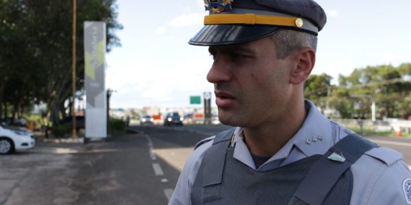 Capitão Lucas Freitas explica vantagens dos equipamentos / Foto: Vinicius Bomfim