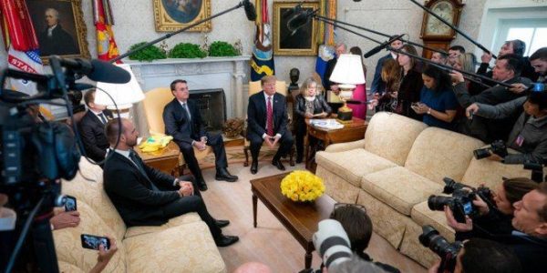 x81700130_Official-White-House-Photo-by-Tia-Dufour.jpg.pagespeed.ic.BMkgMjGpZi