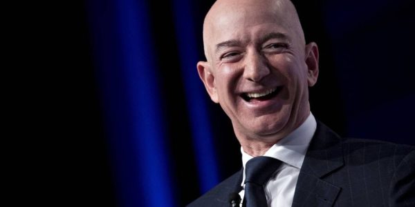 xJeff-BezosnovoBloomberg.jpg.pagespeed.ic.olF7ajZ-nc[1]