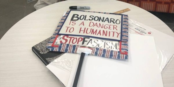 ximagem-dallas-cartaz-contra-bolsonaro.jpeg.jpg.pagespeed.ic.Xn09EYIHs3